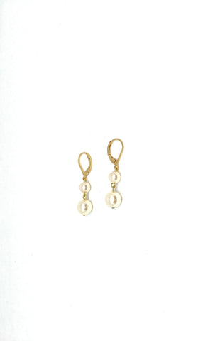 Short pearl earrings