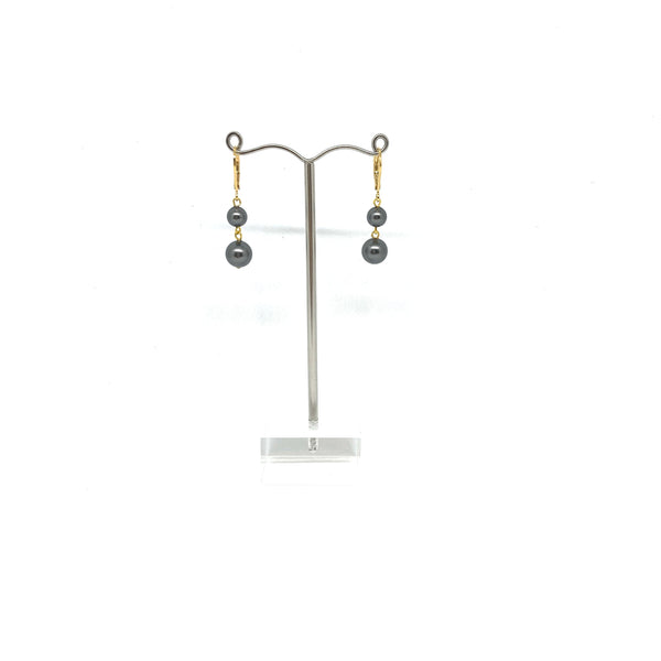 Short pearl earrings