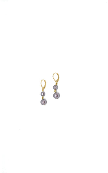 Short pearl earrings