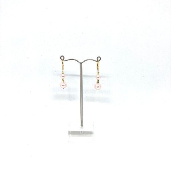 Short pearl earrings