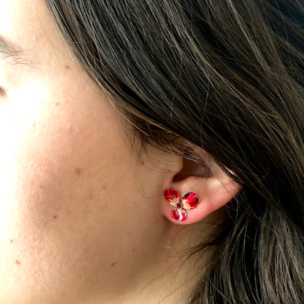 Boucles d'oreilles clous fleurs rouges